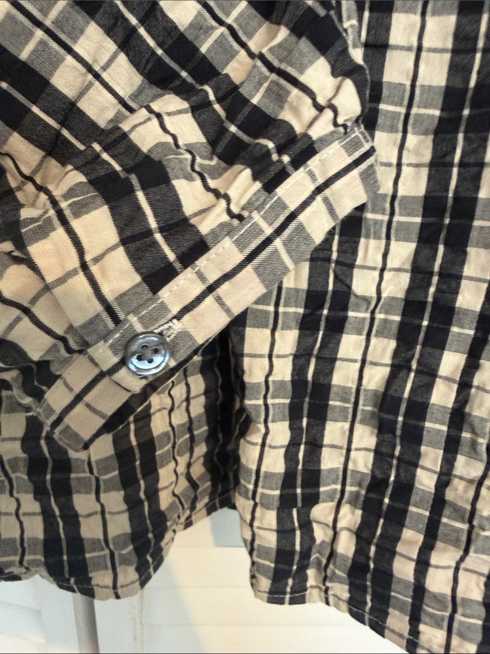 Levi's Black & Cream Plaid Puff Sleeve Top - S - Picture 3 of 5